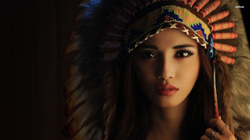 Selain cantik, gadis Dayak memiliki mata elang yang memikat. (Jelajahsamboja)
