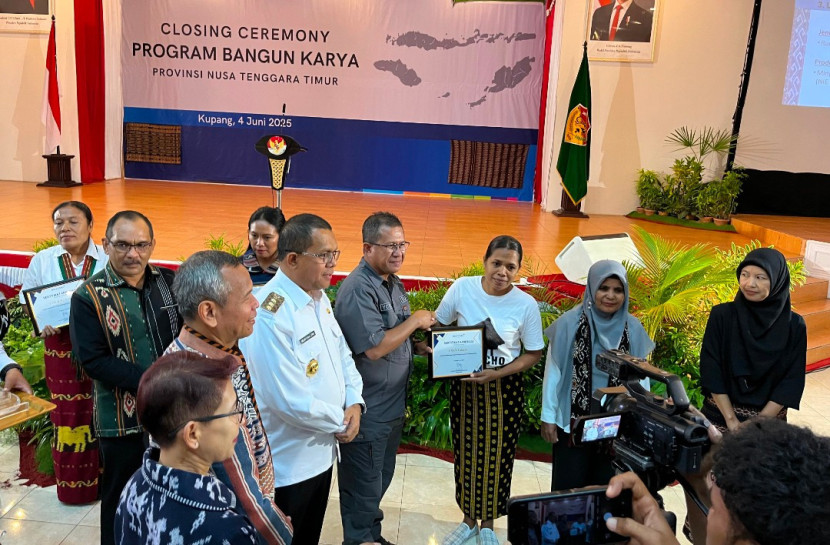 Program Bangun Karya, hasil kolaborasi antara BPOM, Pemerintah Provinsi NTT, dan Bentoel Group resmi ditutup di Aula Rumah Jabatan Gubernur NTT, Kupang. (Foto: Dok RUZKA INDONESIA)