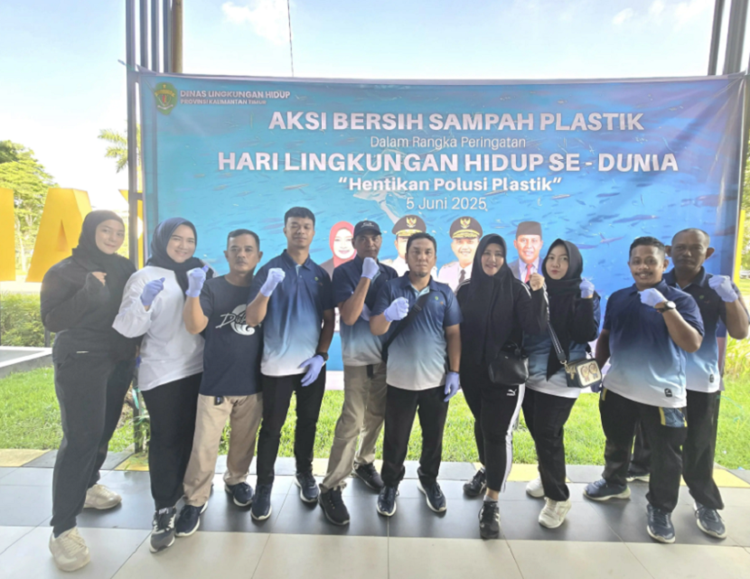 Aksi bersih-bersih diinisiasi DLH Kaltim, peringati Hari Lingkungan Hidup. (Adpimprov)