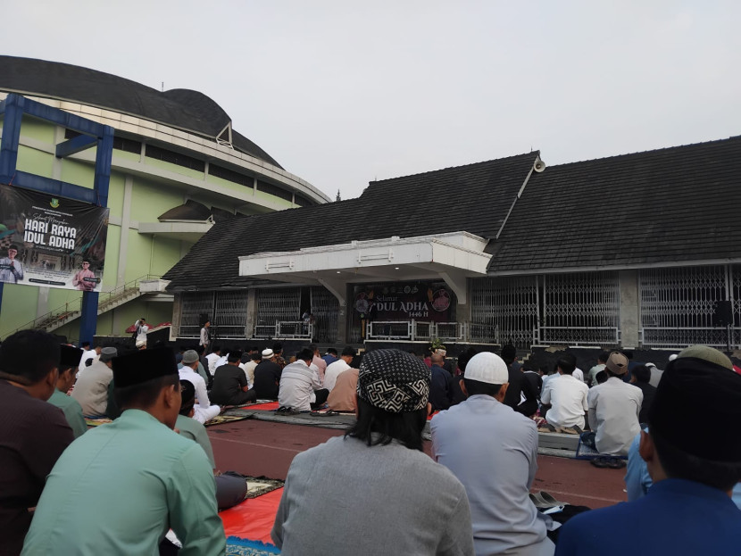 Suasana shalat Idul Adha di Lapang Merdeka Kota Sukabumi, Jumat (6/6/2025).