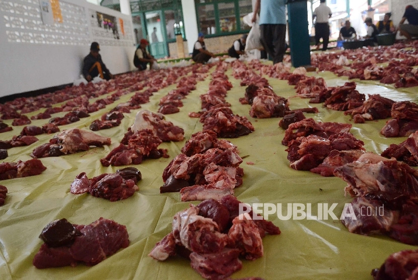 Daging kurban perlu ditangani dengan higienis. 
