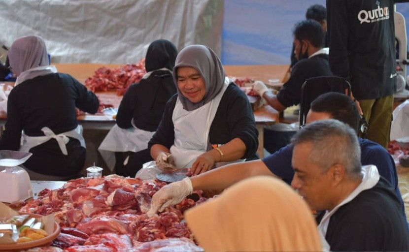 Suasana pemotongan daging kurban di Kota Sukabumi.dokpim kota sukabumi