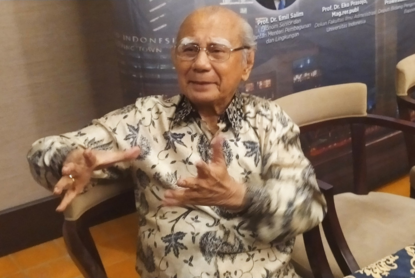Prof Dr Emil Salim. (FOTO: Republika/Zainur Mahsir Ramadhan)
