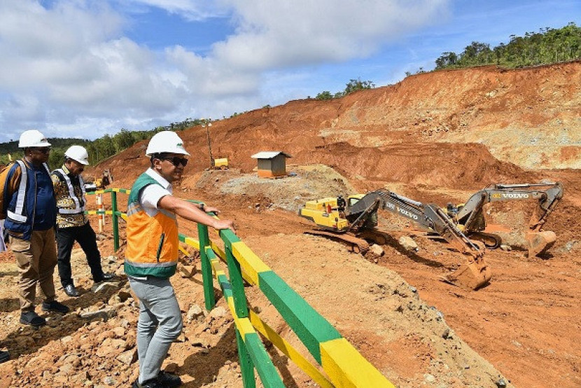 Menteri ESDM Bahlil Lahadalia mengunjungi kawasan pengembangan nikel PT Gag Nikel di Raja Ampat, Papua Barat Daya. (Foto: Dok ESDM)