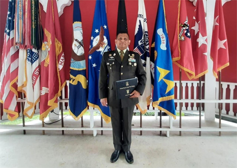 Kolonel Inf Herbert Tambunan lulus dari di The US Army War College (USAWC). Sumber: Dispenad