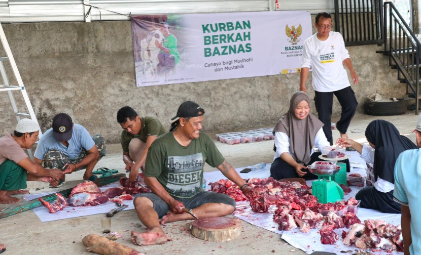 Pelaksanaan pendistribusian daging korban BAZNAS Kota Depok. (Foto: Dok BAZNAS Kota Depok)