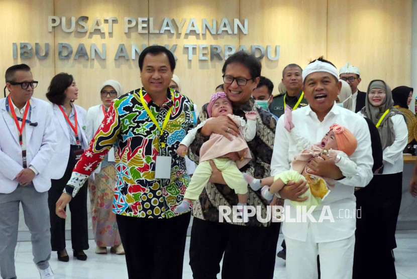 Bayi kembar siamk Nadia dan Nadira di RS Hasan Sadikin. Foto: Edi Yusuf