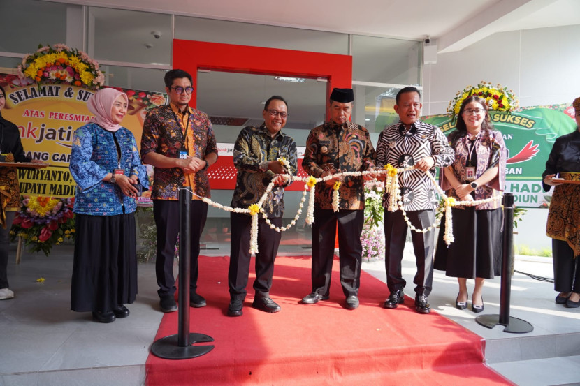 Peresmian kantor Bank Jatim Cabang Caruban