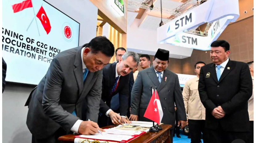 Menhan RI Sjafrie Sjamsoeddin dan Sekretaris Industri Pertahanan Turki Prof Haluk Gorgun. Sumber: BPMI Setpres