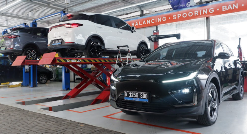 Tampak mobil listrik NETA menjalani perawatan di Otoklik. dok NETA