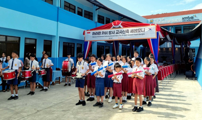 KT&G Welfare Foundation) telah menyelesaikan perbaikan lingkungan pendidikan di SD dan SMP Harapan Kasih Bangsa di Cianjur, Indonesia. Upacara peresmian dilakukan Selasa (10/06/2025) dengan menampilkan pertunjukan siswa-siswi SD dan SMP Harapan Kasih Bangsa. (Foto: Dok RUZKA INDONESIA)