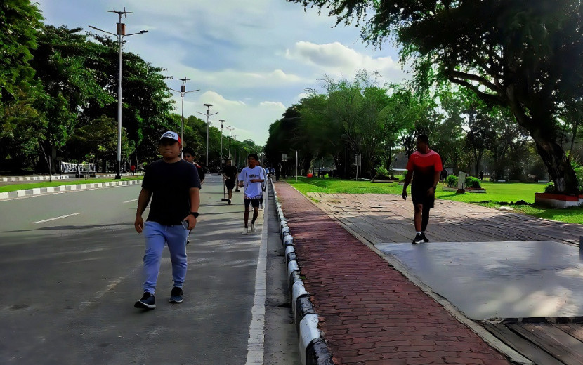 Suasana pagi nan sejuk di Lapangan Merdeka, Balikpapan. (Sekitarkaltim.ID)