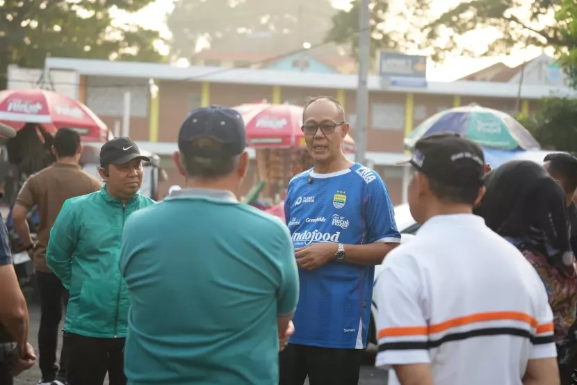 Wali Kota Sukabumi Ayep Zaki saat meninjau Lapang Merdeka Kota Sukabumi, Jumat (13/6/2025).