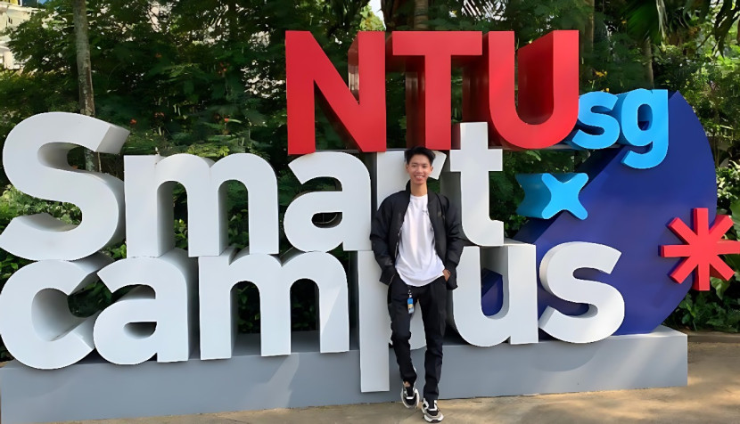 Afri El Hakim saat menjalani program International Youth Global (IYG) di NTU Singapura
