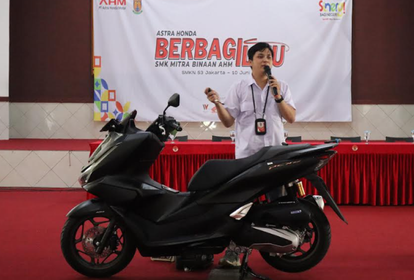 Fokus utama edukasi pada kesempatan ini adalah pengenalan teknologi terbaru dari Honda PCX 160. dok AHM