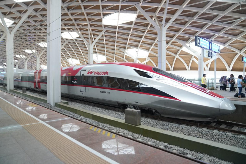 Ilustrasi. KAI Group terus memperluas perannya dalam mendorong pertumbuhan konektivitas nasional melalui penguatan layanan transportasi berbasis rel modern, melalui, PT Kereta Cepat Indonesia China (KCIC). (Foto: Dok Humas KAI)