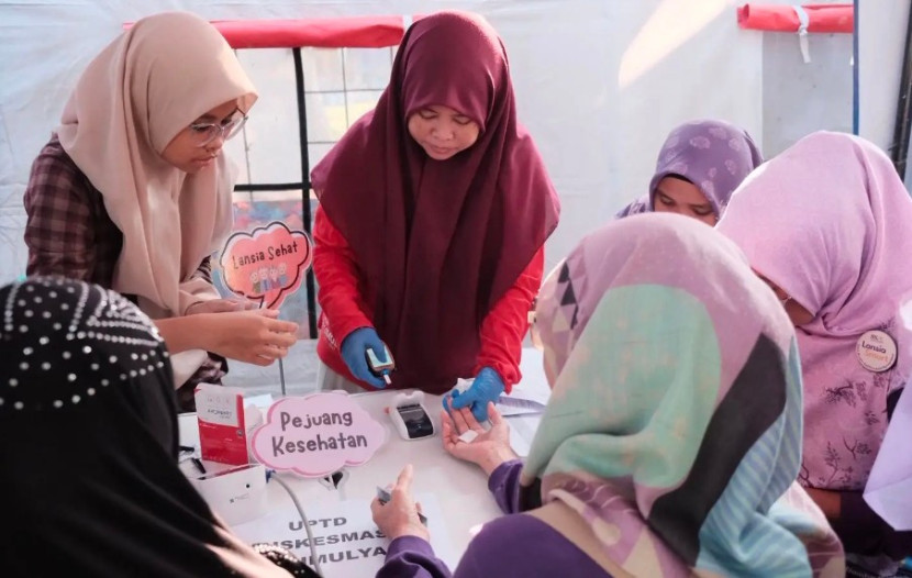Pemeriksaan CKG lansia pada Peringatan HLUN ke-29 tahun 2025 di Alun-Alun Kota Depok, GDC, Sabtu (14/06/2025)