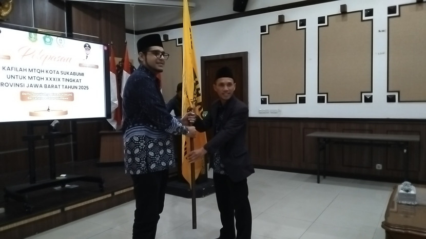 Pelepasam kafilah Kota Sukabumi ke Musabaqoh Tilawatil Qur'an dan Hadis (MTQH) XXXIX Tingkat Provinsi Jawa Barat Tahun 2025 di Kabupaten Bandung, Sabtu (14/6/2025).