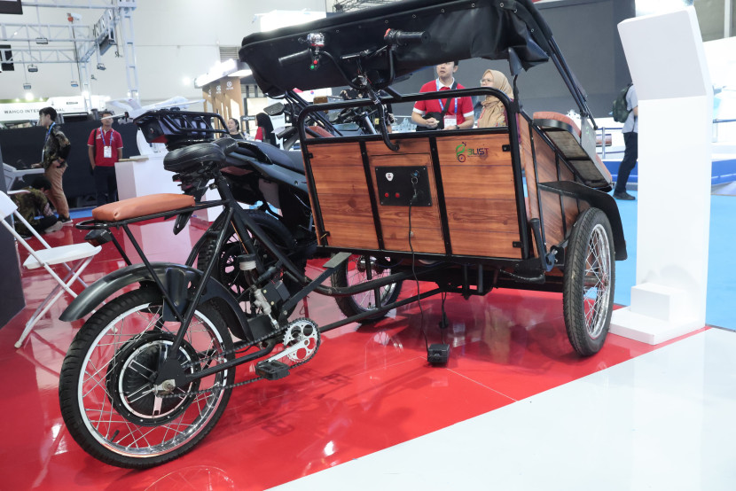Becak Listrik (Blist) PT LEN di Pameran Indo Defence 2024, JIExpo Kemayoran, Jakarta. Foto: PT Len