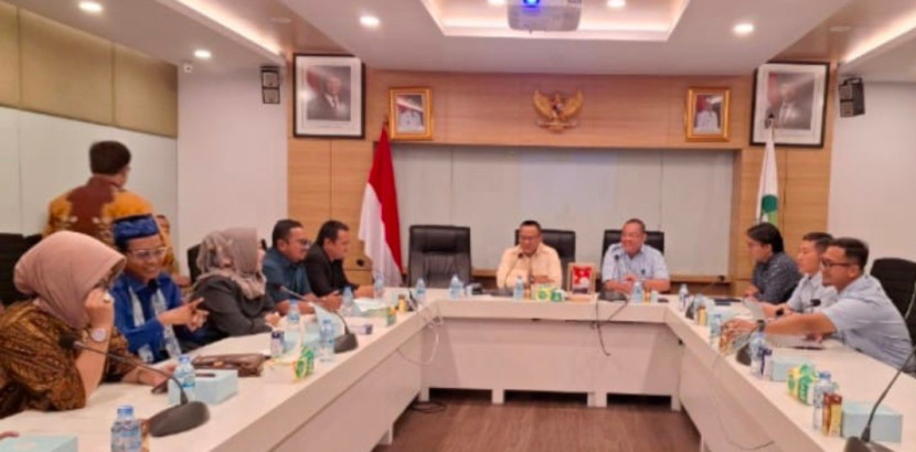 Komisi B DPRD Kota Depok lakukan kunjungan kerja ke kantor PT Food Station Tjipinang Jaya, Jakarta. (Foto: Dok RUZKA INDONESIA)