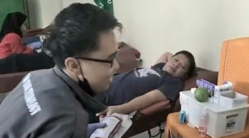 Muslimat NU Anak Ranting RW 15 RJB menyelenggarakan kegiatan Donor Darah. (Foto: Dok RUZKA INDONESIA)