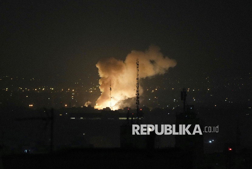 Ledakan akibat serangan udara Israel di Teheran, Iran, pada Jumat 13 Juni silam.