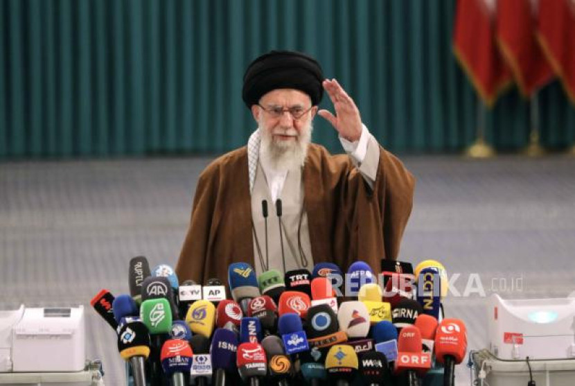 Pemimpin tertinggi Iran, Ayatollah Ali Khamenei.