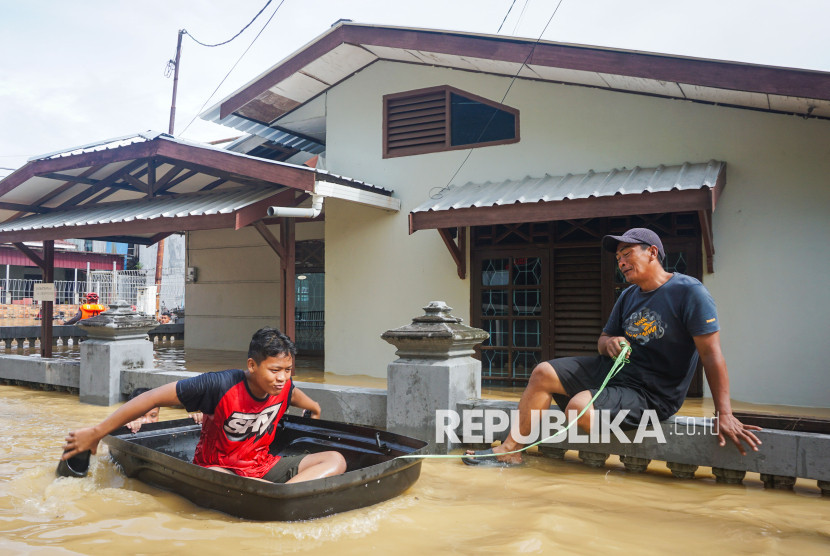 Balikpapan kembali dikepung banjir usai hujan berjam-jam.