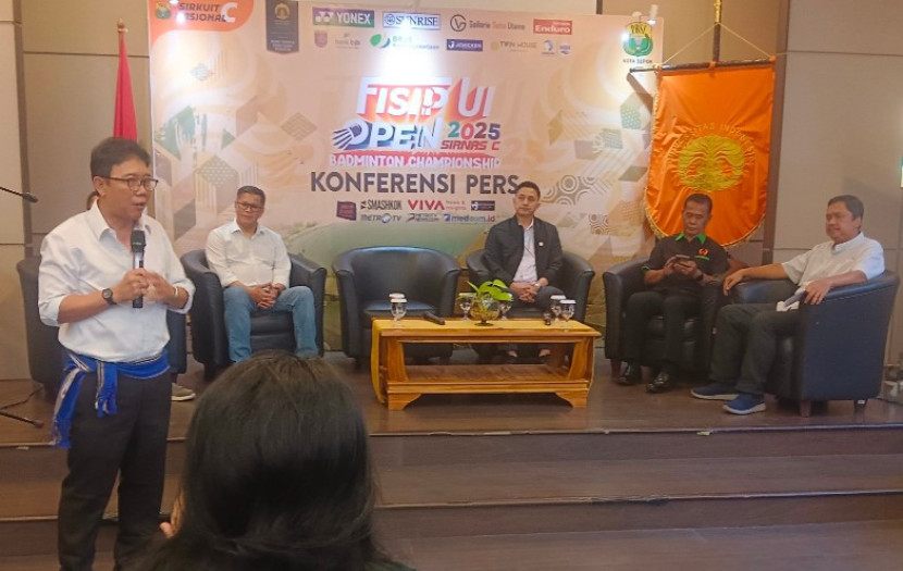 Prof. Dr. Semiarto Aji Purwanto, Dekan FISIP UI dalam jumpa pers FISIP UI Open 2025 di Kampus UI Depok, Jumat (20/06/2025). (Foto: RUSDY NURDIANSYAH/RUZKA INDONESIA)