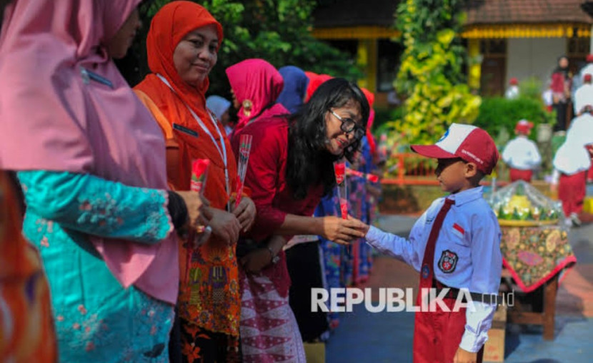 Disdik Kota Depok keluarkan SE sekolah dilarang terima hadiah. (Foto: Dok REPUBLIKA)