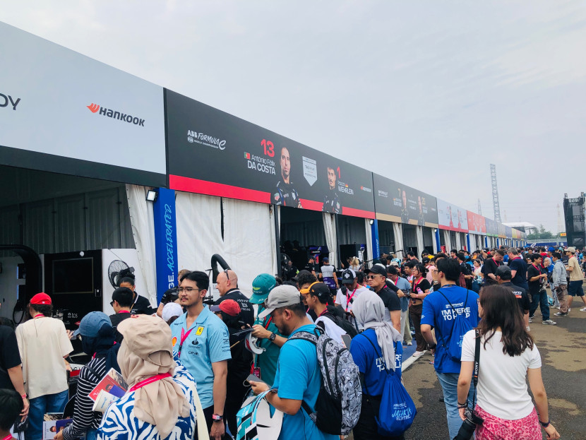 Suasana di pitlane 2025 Sarinah Jakarta E Prix. Dok. Motoresto.id