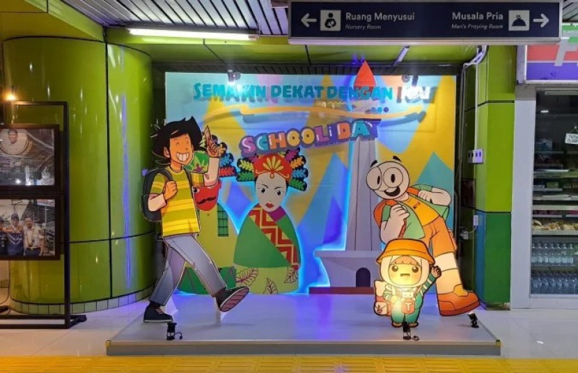 Beberapa stasiun menghadirkan photobooth dengan karakter populer karya anak bangsa pada musim liburan sekolah tahun ini. (Foto: Humas PT KAI)