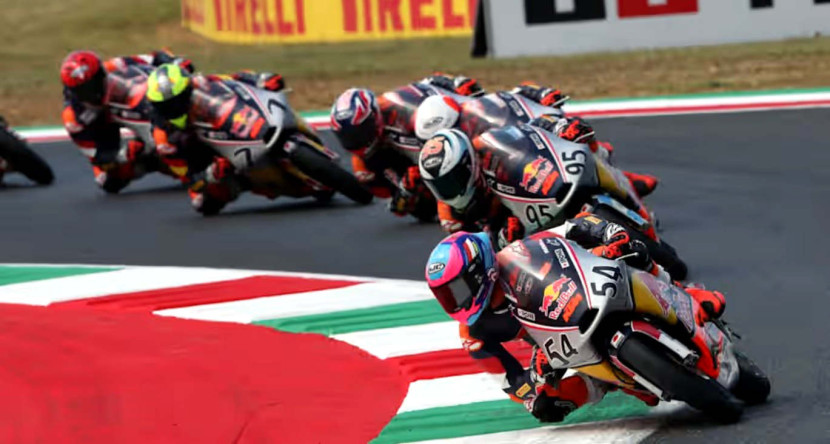 Pembalap muda Indonesia Veda Ega Pratama (54) meraih Juara 1 Rookies Cup Mugello 2025 di Sirkuit Mugello, Italia, Sabtu (21/06/2025). (Foto: Dok RUZKA INDONESIA)