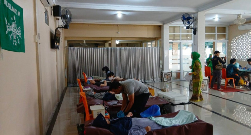 Donor darah yang diselenggarakan Muslimat NU Anak Ranting RW 15 Rangkapan Jaya Baru, Kota Depok. (Foto: Dok Muslimat NU Rangkapan Jaya Baru)