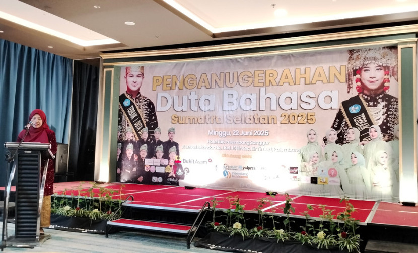 Kepala Balai Bahasa Sumsel Desi Ari Pressanti pada Penganugerahan Duta Bahasa Sumatera Selatan 2025. (FOTO: Maspril Aries)