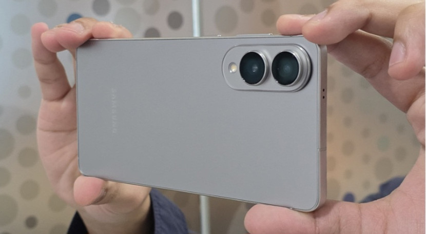 Galaxy S25 Edge hadir sebagai terobosan teknologi mutakhir dengan kamera utama 200MP yang siap mengabadikan detail paling tajam dan jernih ditambah dukungan chipset Snapdragon 8® Elite Mobile Platform for Galaxy menjadikan device ini powerful.