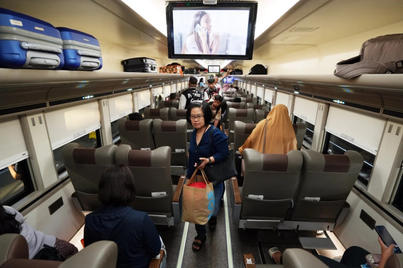 Ilustrasi. KA Argo Sindoro dan KA Argo Muria mulai menggunakan rangkaian kereta eksekutif stainless steel new generation. (Foto: Humas PT KAI)