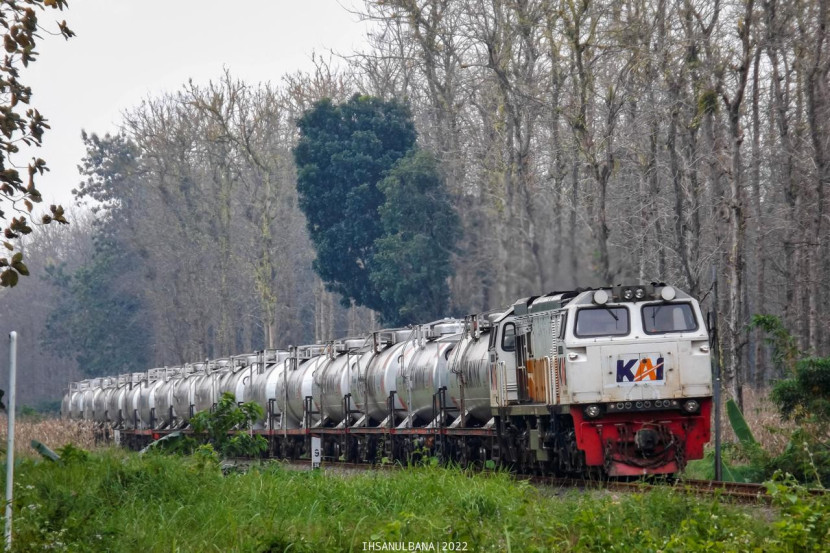 Ilustrasi. Selama Januari hingga Mei 2025, total Avtur yang diangkut mencapai 39.549 ton atau 111.990,30 kiloliter. (Foto: Dok. Humas PT KAI