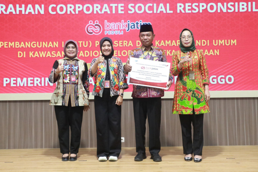 Bank Jatim serahkan bantuan CSR ke Pemkab Probolinggo. FOTO: Dok. Humas Bank Jatim