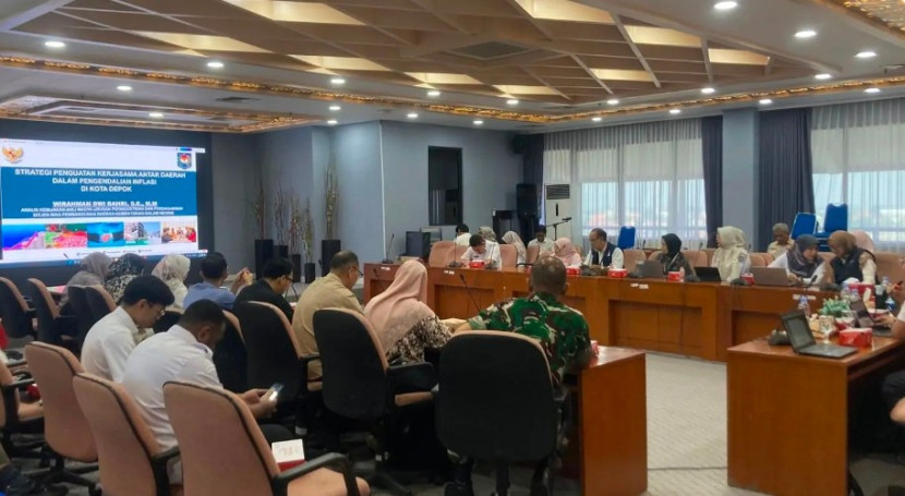 Suasana HLM TPID Kota Depok yang berlangsung di Ruang Edelweiss, Balai Kota Depok, Rabu (25/06/2025). (Foto: Dok Diskominfo Kota Depok)