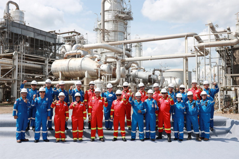 Karyawan Medco Energi di Blok Corridor. (FOTO: Humas Medco)