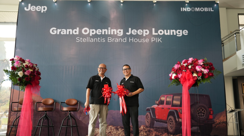 Agung Widhitomo, Sales Operation Head Dealer Jeep Indomobil bersama dengan Ario Soerjo, COO Jeep Indonesia resmikan diler dan lounge Jeep PIK (Doc. Jeep Indonesia).