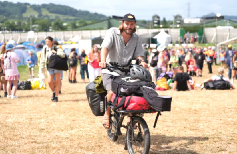 Jack Cullen Tiba di Festival Glastonbury Setelah Bersepeda 650 Mil dari Edinburg