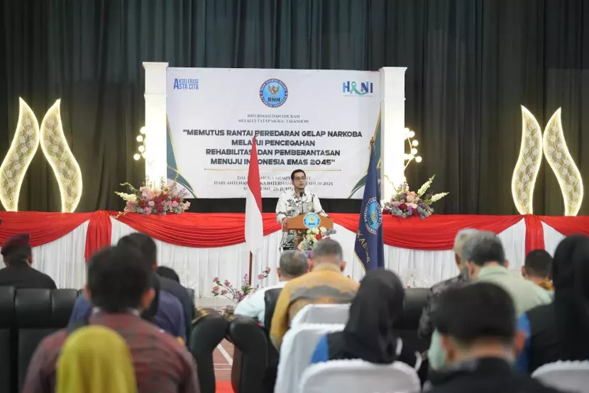 Wakil Wali Kota Sukabumi, Bobby Maulana saat menghadiri kegiatan peringatan Hari Anti Narkotika Internasional (HANI) Tahun 2025 yang digelar Badan Narkotika Nasional (BNN) Sukabumi di GOR Gelanggang Cisaat, Kabupaten Sukabumi, Kamis (26/6/2025).