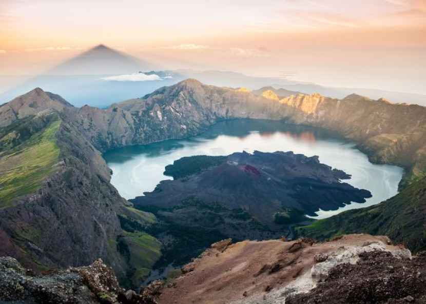 Pendakian Gunung Rinjani Sumber:Freepik