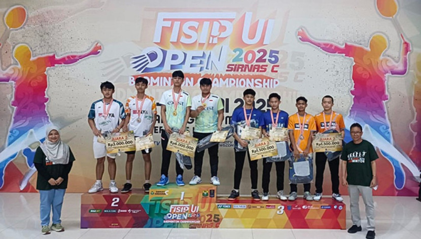 Para peraih gelar juara di Kejuaraan bulutangkis FISIP UI Open 2025 yang digelar di Balairung dan Gymnasium UI, Depok, 23-29 Juni 2025. (Foto: Dok Panitia FISIP UI Open 2025)