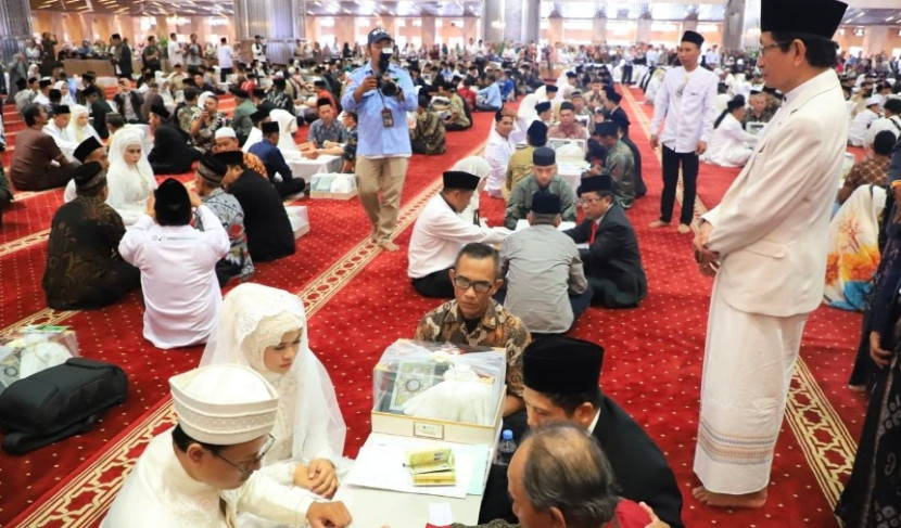Menag, Nasaruddin Umar yang hadir langsung dan menjadi saksi pernikahan masal dj Masjid Istiqlal, Jakarta, Sabtu (28/06/2025). (Foto: Dok Kemenag)
