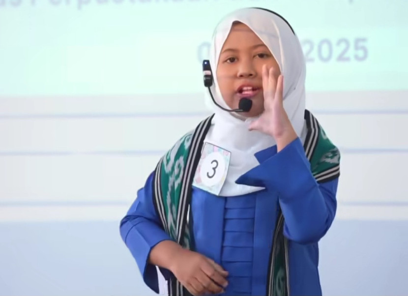 Juara pertama lomba bertutur tingkat Kota Sukabumi Rinjani Khumaira Putri. Istimewa