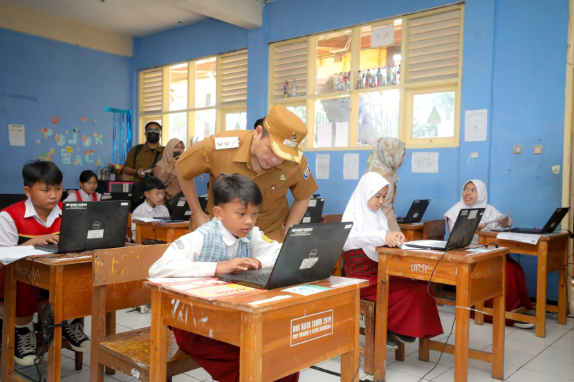 Wakil Wali Kota Bandung, Erwin, meninjau langsung pelaksanaan tes di SMPN 9 dan SMPN 2 Bandung/Dok
