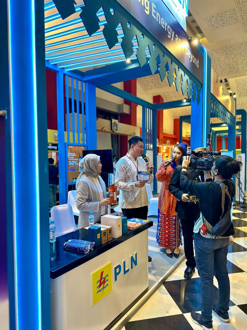 Booth PLN hadirkan promo diskon tambah daya 50% Gebyar 498 Jakarta di Jakarta Fair 2025, JiExpo Kemayoran, Jakarta. (Foto: Dok Ruzka Indonesia/PLN) 